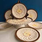 Brocante aardewerk taartschaal met Borden (6), Huis en Inrichting, Keuken | Servies, Gebruikt, Ophalen of Verzenden, Bord(en)