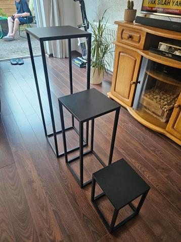 Set van 3 industriële plantentafels / decorstandaards  beschikbaar voor biedingen