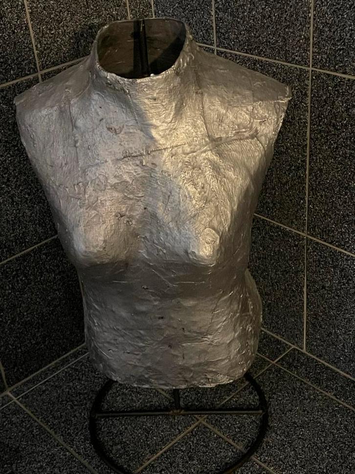 Gipsverband Borstbeeld Vrouw op Standaard, Kleding | Dames, Overige Dameskleding, Zo goed als nieuw, Ophalen
