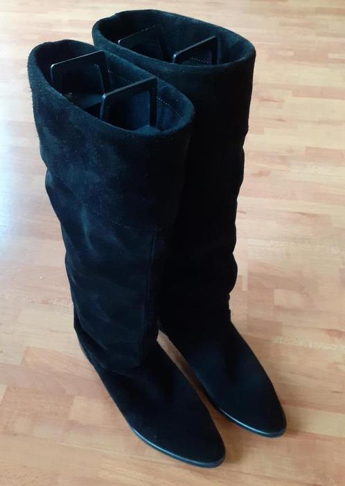 Prachtige zwarte suède laarzen, maat 40, Kleding | Dames, Schoenen, Zo goed als nieuw, Hoge laarzen, Zwart, Ophalen of Verzenden