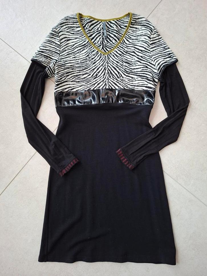 PianuraStudio jurk maat 40 - Zwart met details, Kleding | Dames, Jurken, Zo goed als nieuw, Maat 38/40 (M), Zwart, Knielengte