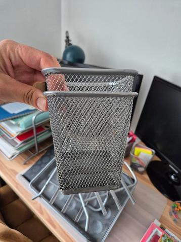 Pennenbakje beschikbaar voor biedingen