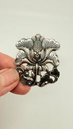 Antiek Djokja zilveren broche uit Indonesië., Sieraden, Tassen en Uiterlijk, Antieke sieraden, Ophalen of Verzenden, Zilver, Broche