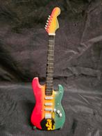 Mini Gitaar op standaard beeld bob marley 26cm, Ophalen of Verzenden, Zo goed als nieuw, Mens