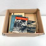 Doosje oorlogse boekjes en papierwerken, N, Ophalen of Verzenden, Boek of Tijdschrift, M