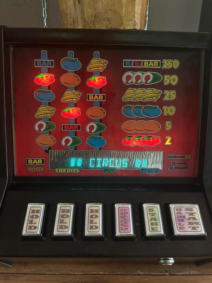 Gezocht klein gokkastje, Verzamelen, Automaten | Gokkasten en Fruitautomaten, Gebruikt, Met sleutels, Ophalen of Verzenden