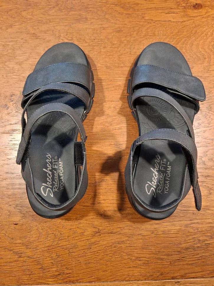 Skechers Easy Going Sandalen - Zwart, Maat 38, ZGAN, Kleding | Dames, Schoenen, Zo goed als nieuw, Sandalen of Muiltjes, Zwart