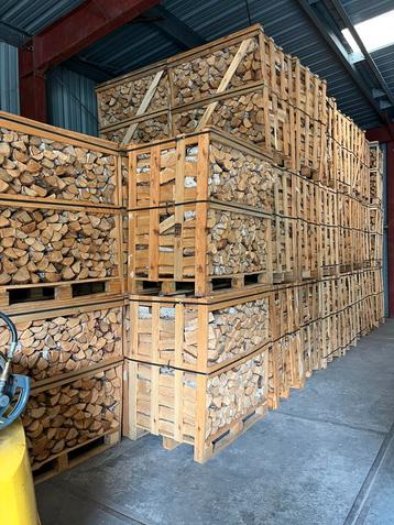Gedroogd haardhout beschikbaar voor biedingen