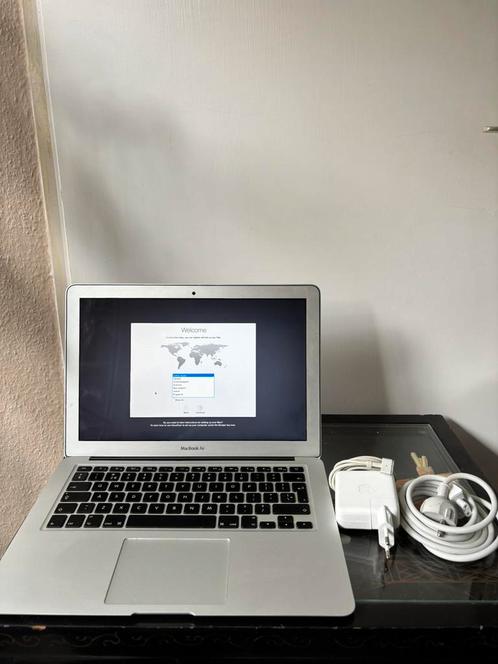 MacBook Air 13.3-inch Silver, Computers en Software, Apple Macbooks, Zo goed als nieuw, 13 inch, Minder dan 2 Ghz, Ophalen of Verzenden