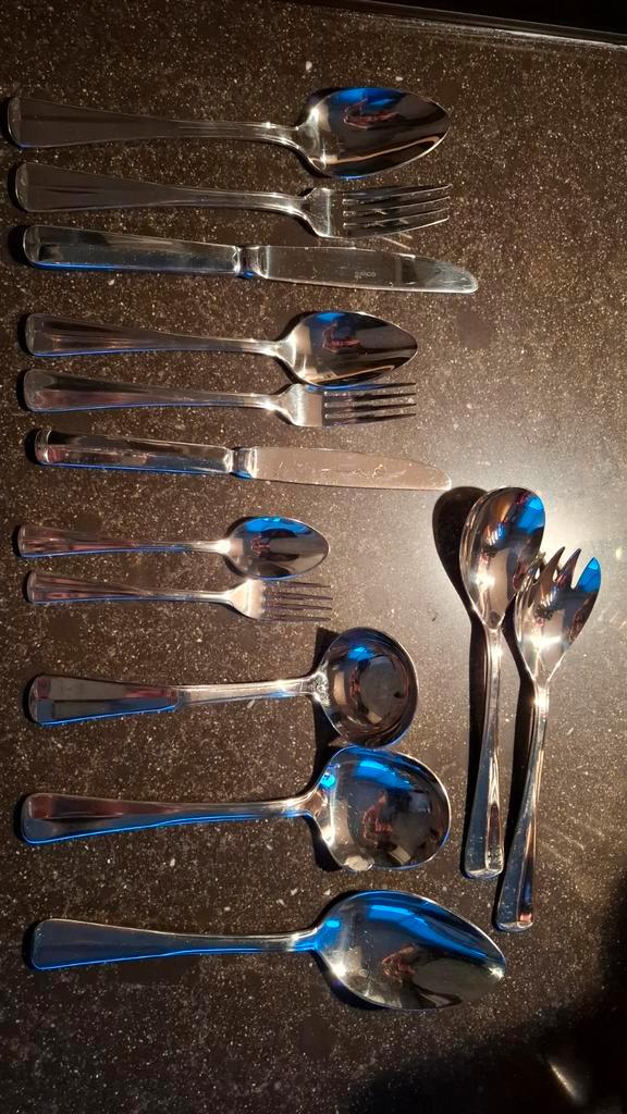 Sola Bestekset Haags Lofje Edelstaal 9-pers., Huis en Inrichting, Keuken | Bestek, Zo goed als nieuw, Rvs of Chroom, Ophalen of Verzenden