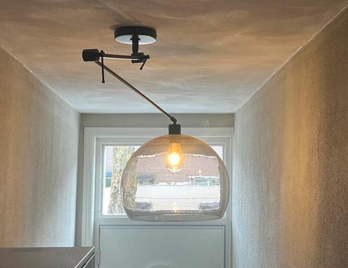 Verstelbare zwarte hanglamp met plexiglas kap, Huis en Inrichting, Lampen | Hanglampen, Gebruikt, Minder dan 50 cm, Metaal, Ophalen