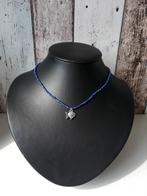 Zilverkleurige ketting met oceaanblauwe kralen en een vissen, Ophalen of Verzenden, Nieuw, Overige materialen, Verstelbaar