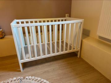 Mooi wit IKEA Sundvik ledikant beschikbaar voor biedingen