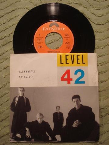 Level 42 7" Vinyl Single: ‘Lessons in love’ (Nederland) beschikbaar voor biedingen