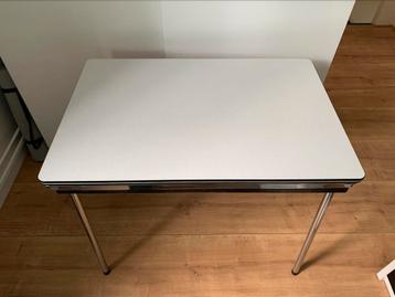 Keukentafel jaren 60 formica  beschikbaar voor biedingen