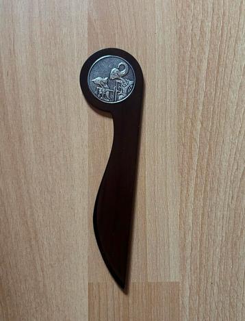 Briefopener met wayang gravure uit Indonesië beschikbaar voor biedingen