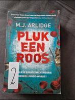 Pluk een roos M.J. Arlidge, Boeken, Ophalen of Verzenden, Zo goed als nieuw