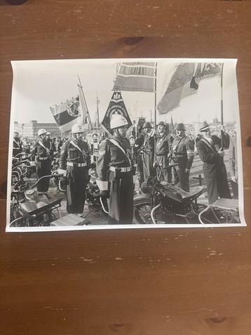 Bevrijdingsfeesten Amsterdam 1945 - Zeldzame Foto beschikbaar voor biedingen