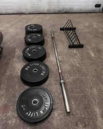 150kg Titan Bumperplates + Opbergrek en Olympische Barbell beschikbaar voor biedingen