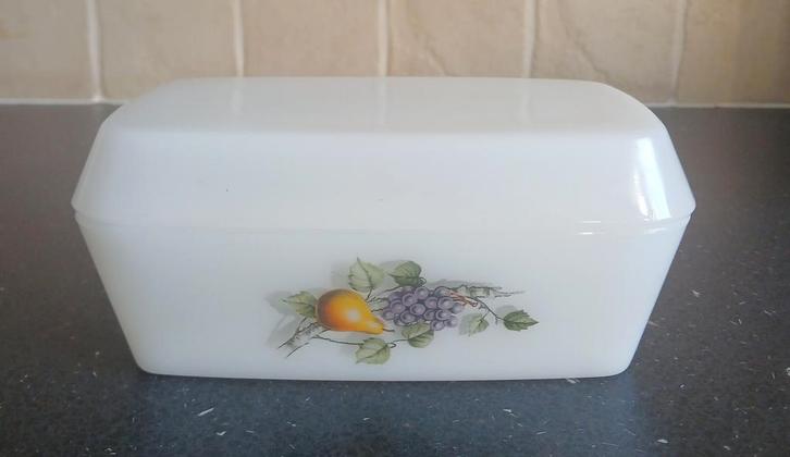 Arcopal botervloot met fruitmotief, Huis en Inrichting, Keuken | Servies, Zo goed als nieuw, Glas, Ophalen of Verzenden