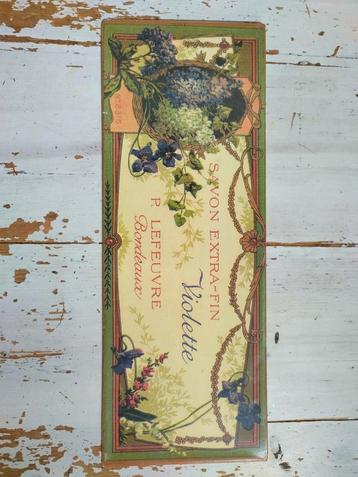 Vintage Savon Violette Metalen Plaat beschikbaar voor biedingen