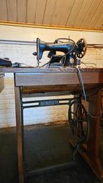 Twee oude Singer naaimachines, Ophalen