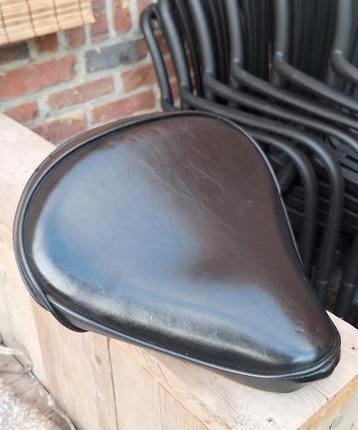 Le Pera solo seat, zadel, geveerd zadel, Buddyseat Eigenbouw beschikbaar voor biedingen
