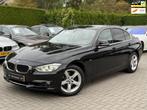 BMW 3-serie 320i High Executive Luxury Line|Nieuwe Ketting|N, Auto's, Automaat, Euro 5, Zwart, 4 cilinders