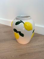 Witte keramieken vaas met citroenen - 17cm, Wit, Aardewerk of Porselein, Nieuw, Ophalen of Verzenden