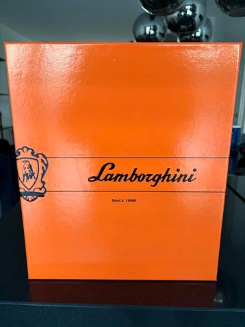 Lege Lamborghini Champagne Doos beschikbaar voor biedingen