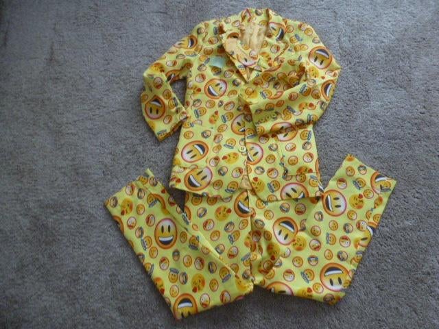 ECHT HAAST NIEUW SMILEY carnaval pak / kostuum maat 158, Kinderen en Baby's, Kinderkleding | Maat 158, Ophalen of Verzenden, Zo goed als nieuw