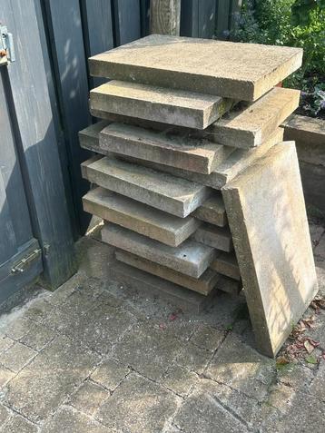 15 stuks betontegels 40x60x6 cm beschikbaar voor biedingen