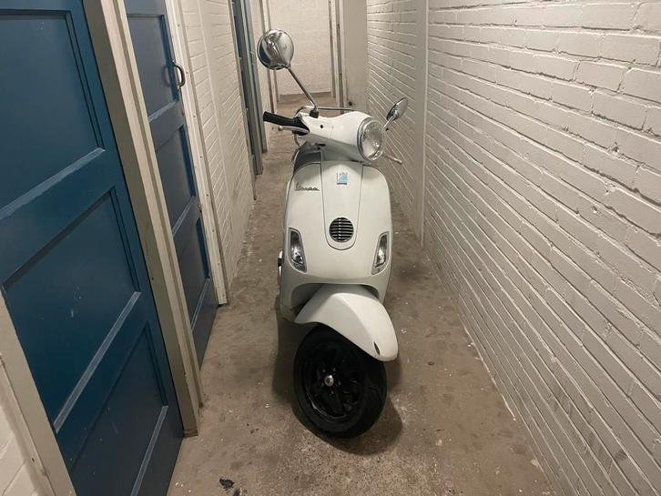 Vespa LX 50 4T - Met Begrenzer, Fietsen en Brommers, Scooters | Vespa, Gebruikt, Overige modellen, Maximaal 45 km/u, Benzine, Ophalen of Verzenden