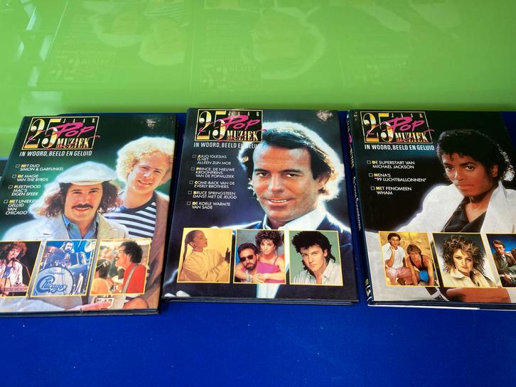 25 Jaar Popmuziek - Deel 1-3 (1988), Boeken, Catalogussen en Folders, Gelezen, Catalogus, Ophalen of Verzenden