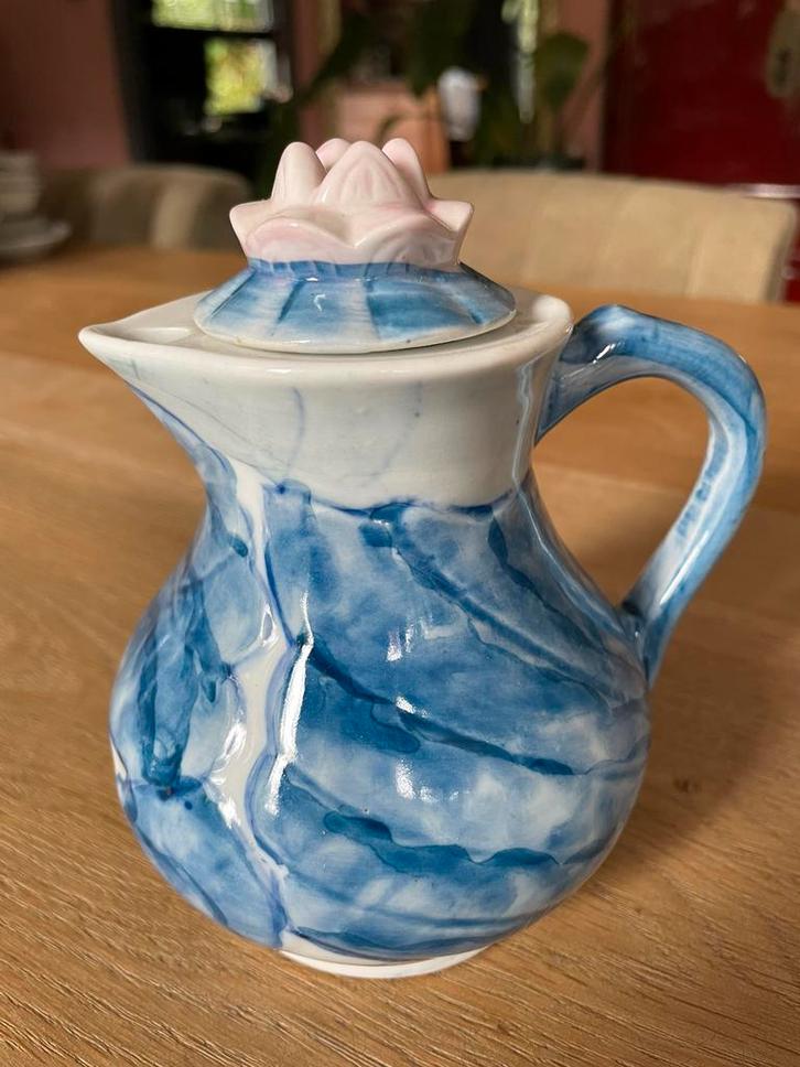 Chinees kannetje lotus, Antiek en Kunst, Antiek | Keramiek en Aardewerk, Ophalen of Verzenden