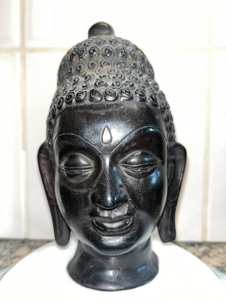 Bronzen Boeddha Beeld - Gegoten Detailrijk Kunstwerk, Huis en Inrichting, Woonaccessoires | Boeddhabeelden, Zo goed als nieuw