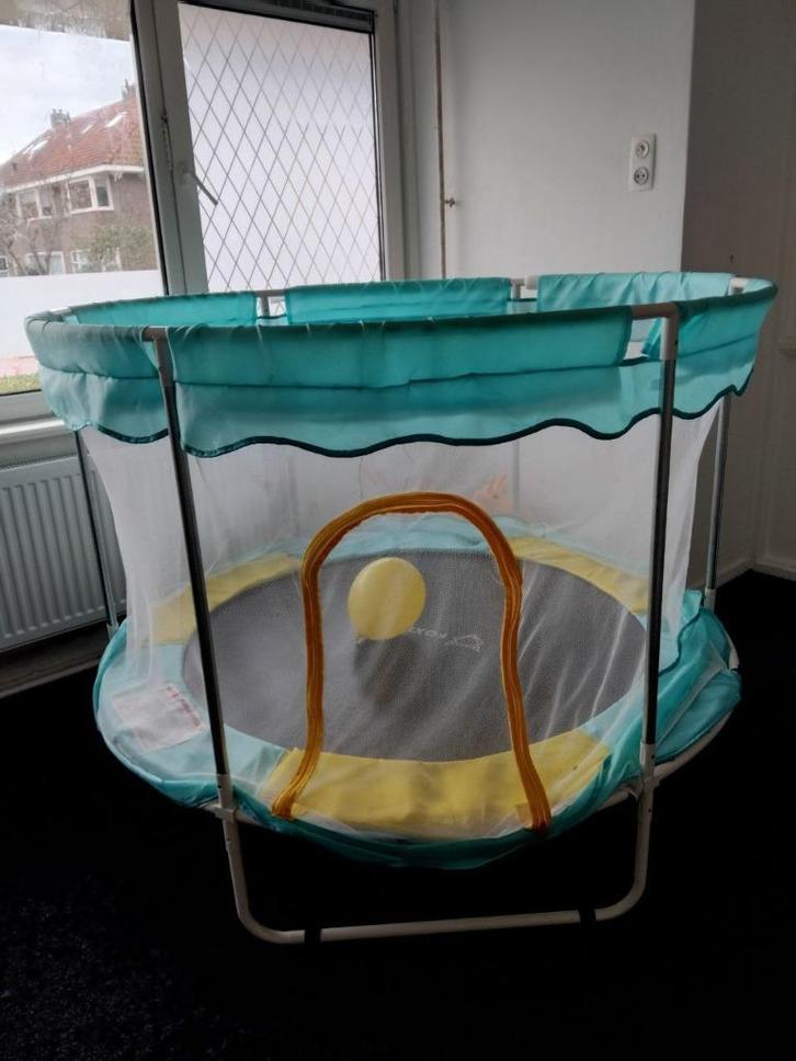 Trampoline voor kinderen - Met gevoerde veiligheidshoes, Kinderen en Baby's, Speelgoed | Buiten | Trampolines, Zo goed als nieuw