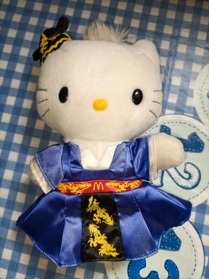 Hello Kitty knuffel met traditionele Koreaanse trouwjurk, Kinderen en Baby's, Speelgoed | Knuffels en Pluche, Nieuw, Ophalen of Verzenden