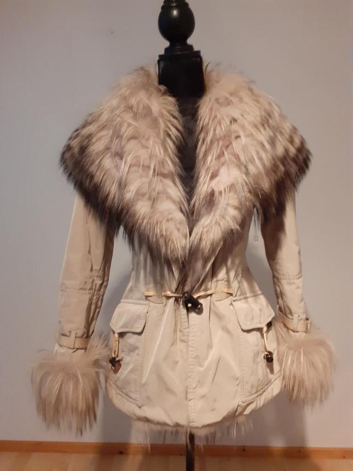Prachtige Violanti winterjas echt bont, chique en warm IT 40, Kleding | Dames, Jassen | Winter, Zo goed als nieuw, Maat 36 (S)