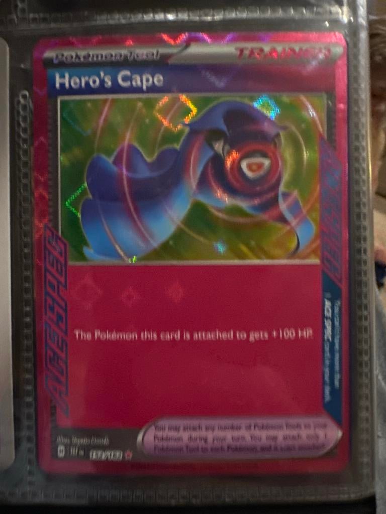 Pokemon Kaart - Hero's Cape, Ophalen of Verzenden, Zo goed als nieuw, Losse kaart, Foil
