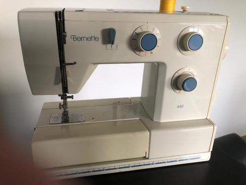 Prachtige Bernette voor Bernina 440 geheel metaal, Hobby en Vrije tijd, Naaimachines en Toebehoren, Zo goed als nieuw, Naaimachine