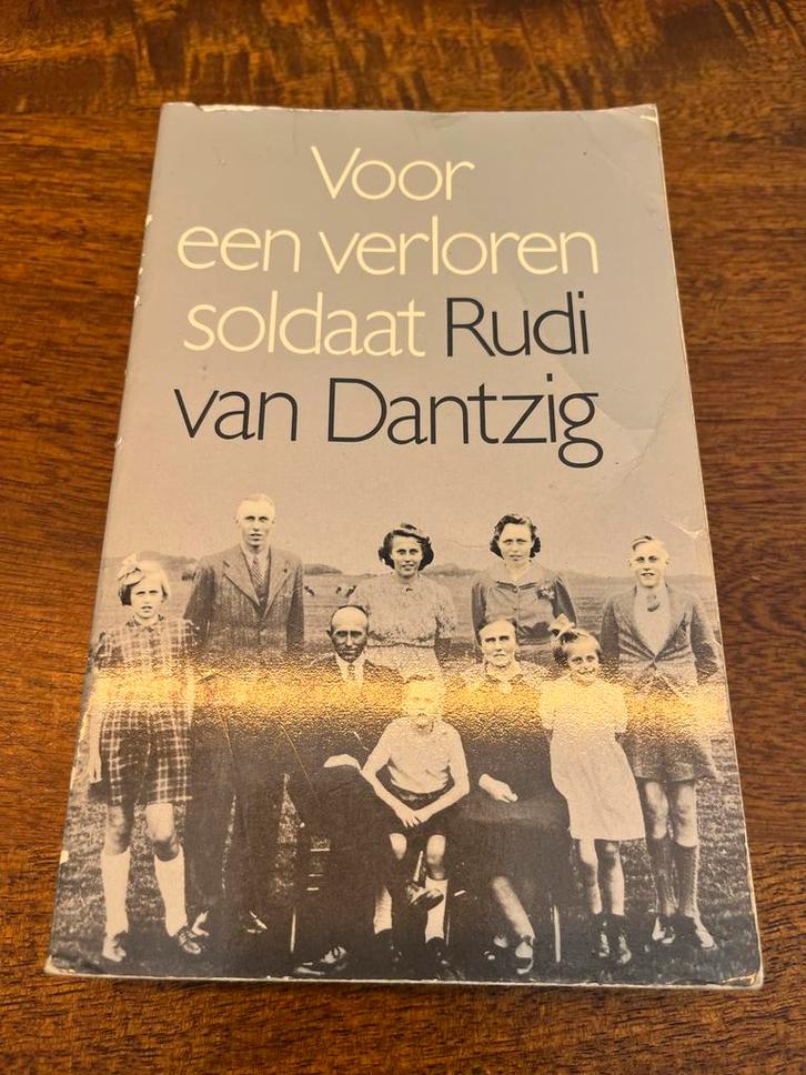 Voor een verloren soldaat - Rudi van Dantzig, Boeken, Romans, Gelezen, Nederland, Ophalen of Verzenden