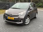 Toyota Verso-S 1.3 VVT-i Aspiration/Airco/Cruise/Pano/Navi/L, Auto's, Toyota, Voorwielaandrijving, Euro 5, Gebruikt, 1329 cc