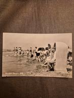 Oude Ansichtkaart IJmuiden - Strandvermaak, Verzamelen, Foto's en Prenten, Gebruikt, Foto, Ophalen of Verzenden, 1940 tot 1960