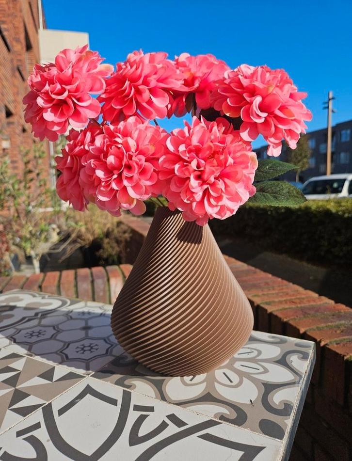 Spiraal vaas 20 cm bruin 3D Design, Huis en Inrichting, Woonaccessoires | Vazen, Nieuw, Overige kleuren, Minder dan 50 cm, Overige materialen