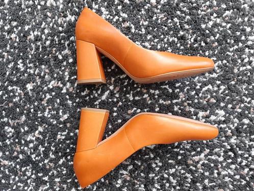 clarks pumps als nieuw maat 39,5, Kleding | Dames, Schoenen, Zo goed als nieuw, Pumps, Oranje, Verzenden