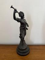 Antiek spelter beeld – Vrouw met trompet, Verzamelen, Ophalen, Gebruikt, Mens