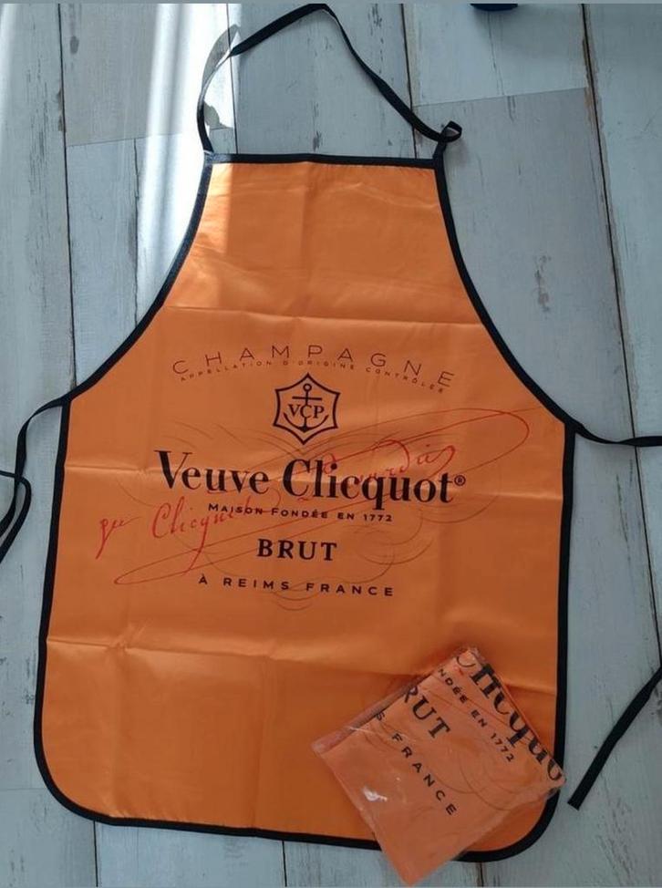 BBQ keukenschort van VEUVE CLICQUOT, Nieuw‼️, Huis en Inrichting, Keuken | Textiel, Nieuw, Schort, Oranje, Ophalen of Verzenden