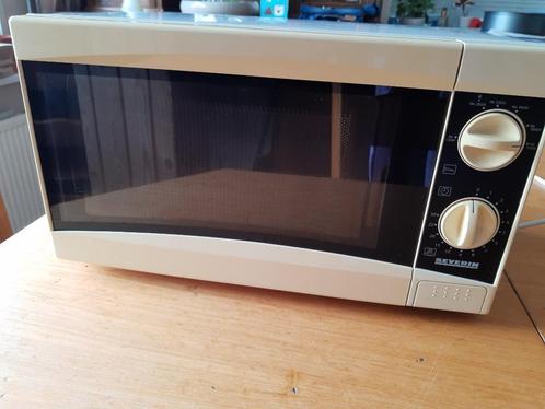 magnetron, Witgoed en Apparatuur, Magnetrons, Zo goed als nieuw, Vrijstaand, Magnetron, 45 tot 60 cm, Draaiplateau, Ophalen of Verzenden
