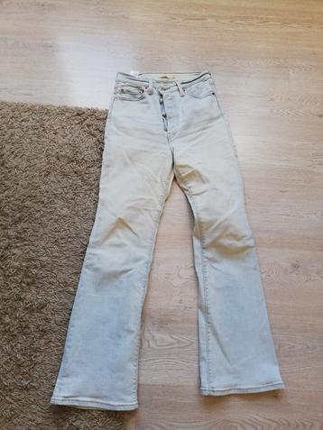 Levi's ribcage boot jeans licht van kleur.  beschikbaar voor biedingen